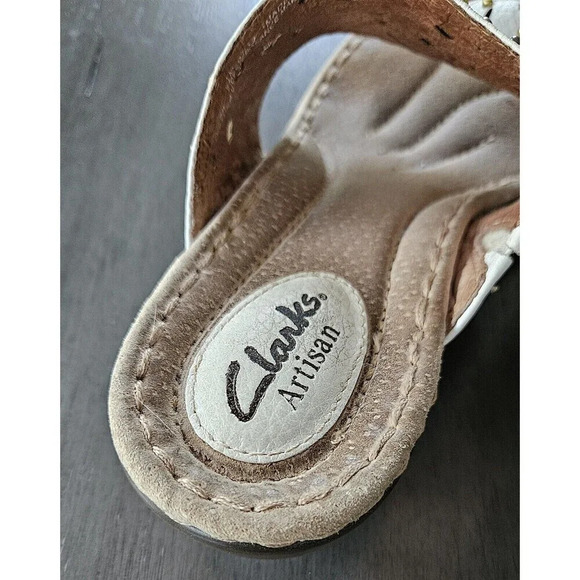 Clarks Women's Artisan White Thong Wedge Leather Sandals Stufded Boho Size 6.5 - Picture 7 of 9